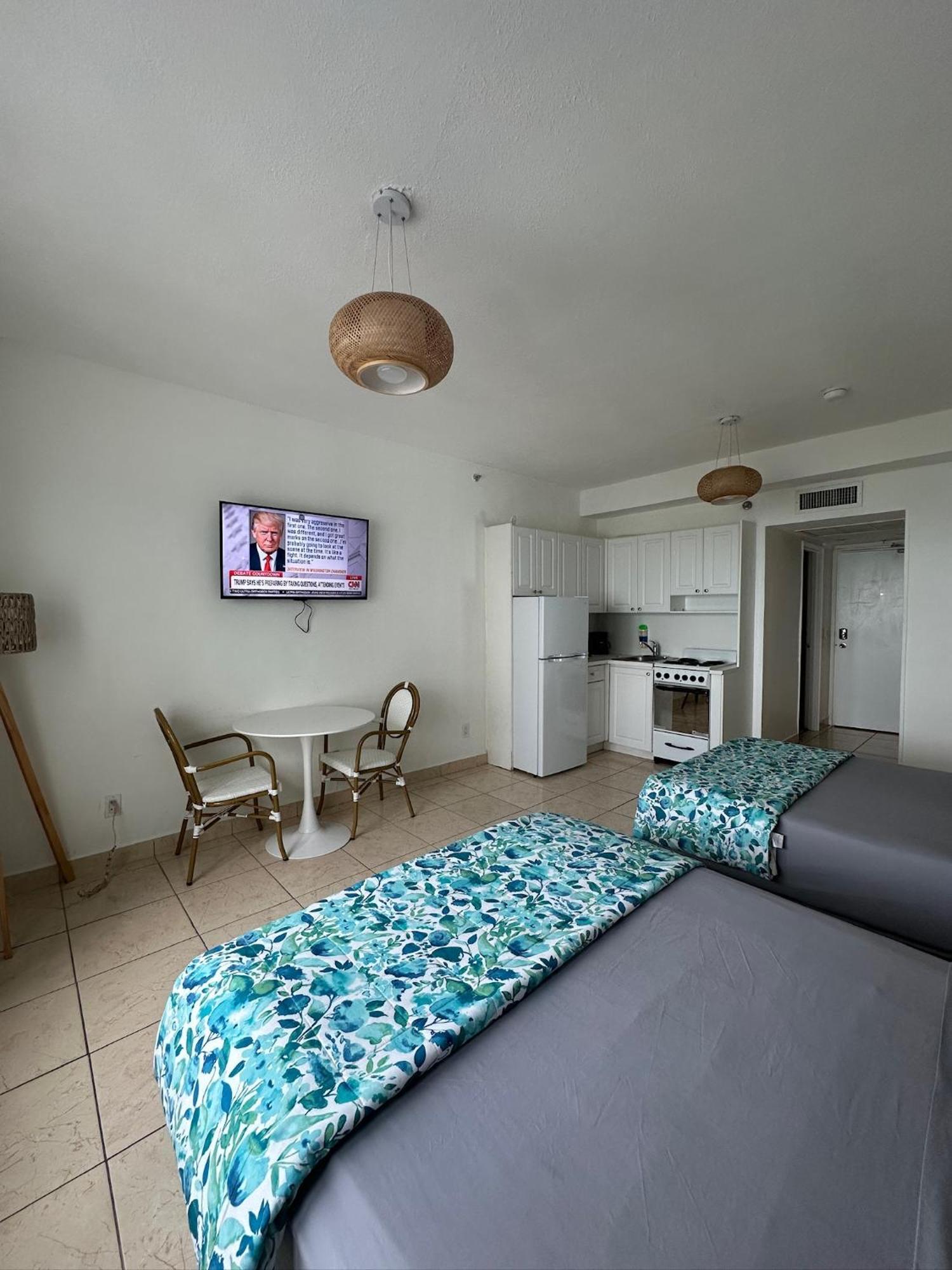 Casablanca -kitchen, Pool, Beach-